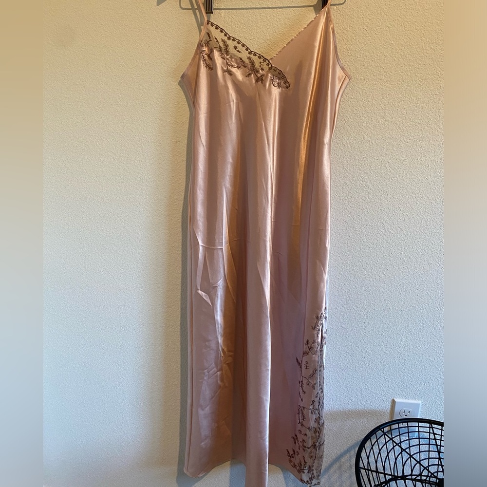 Valerie Steven’s slip/ night gown/ in beautiful condition